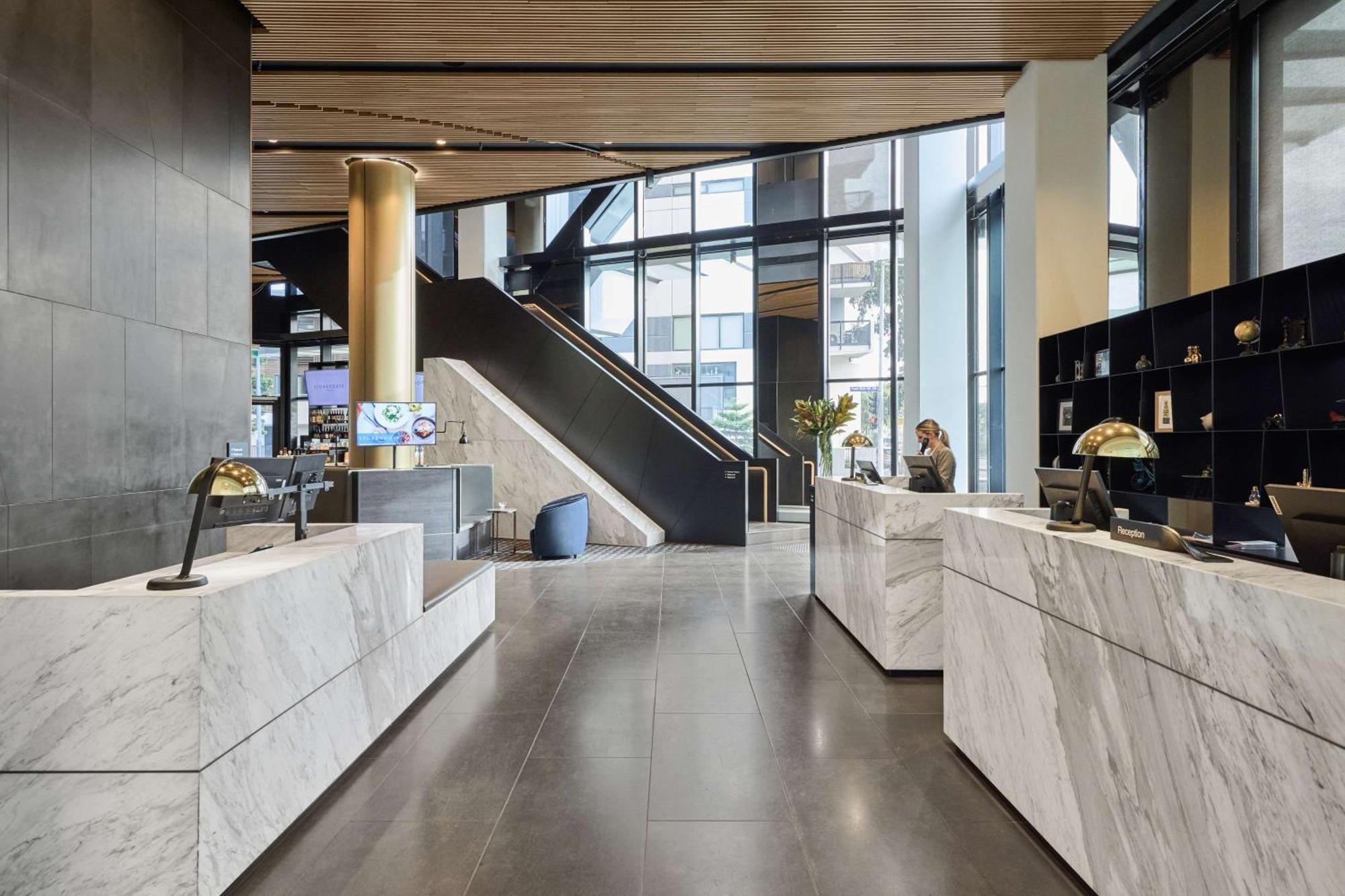 Vibe Hotel Melbourne Docklands Экстерьер фото
