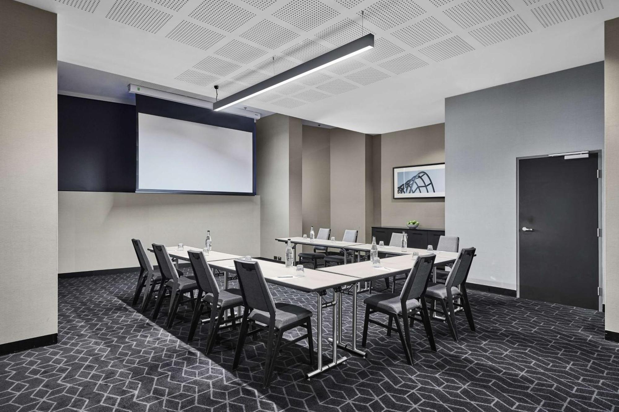 Vibe Hotel Melbourne Docklands Экстерьер фото