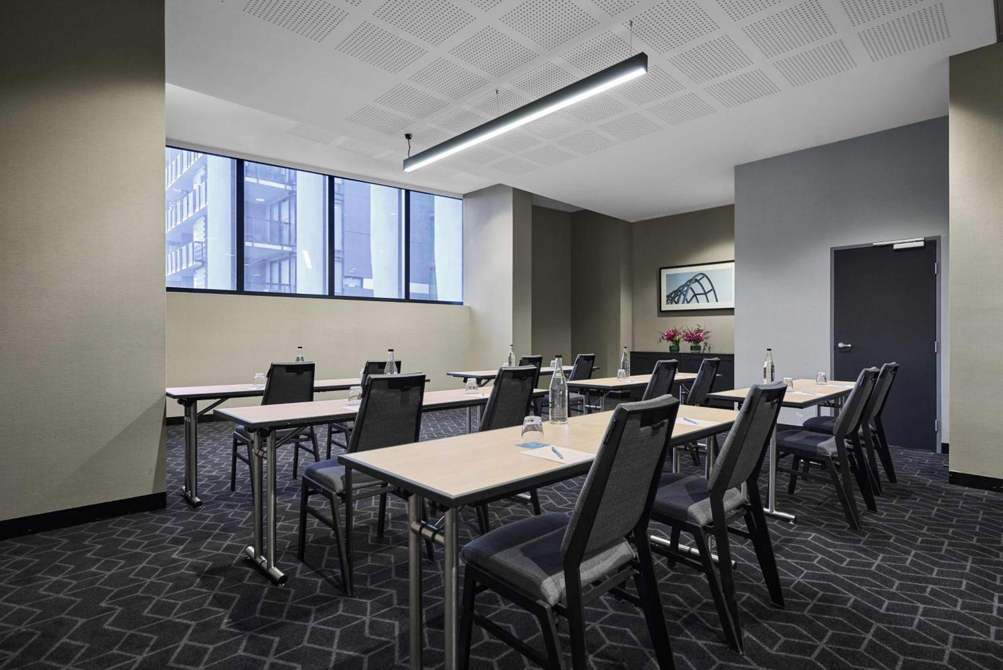 Vibe Hotel Melbourne Docklands Экстерьер фото