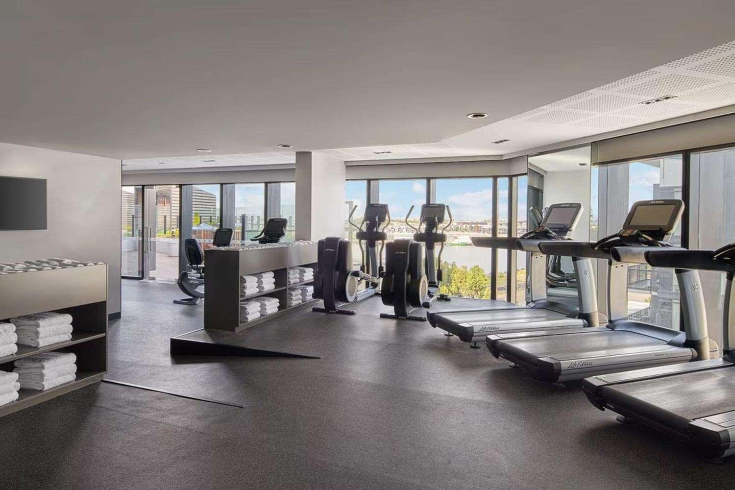 Vibe Hotel Melbourne Docklands Экстерьер фото