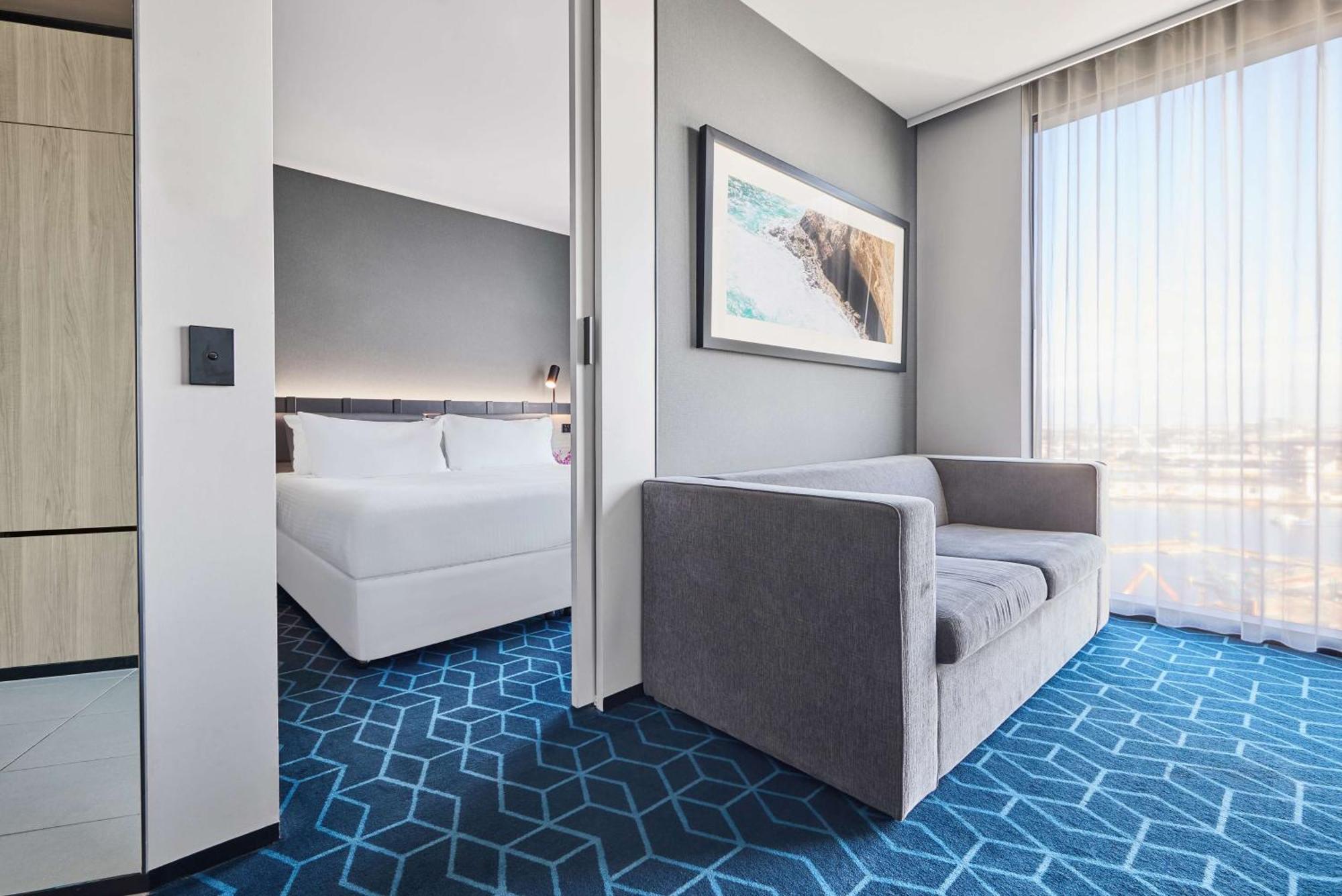 Vibe Hotel Melbourne Docklands Экстерьер фото