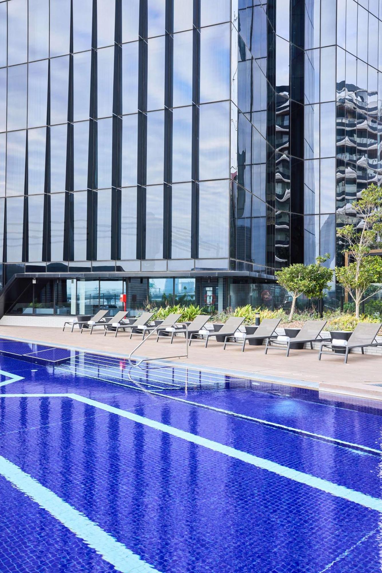 Vibe Hotel Melbourne Docklands Экстерьер фото